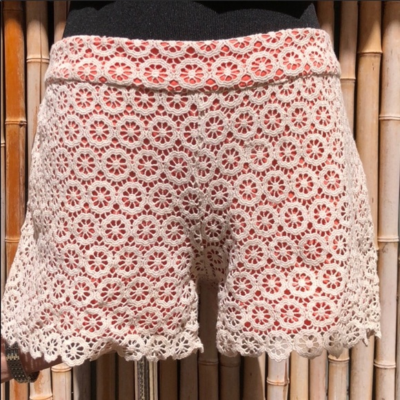 Gianni Bini Pants - GB Cream Lace w/ Coral Lining Zipper Back Shorts 3